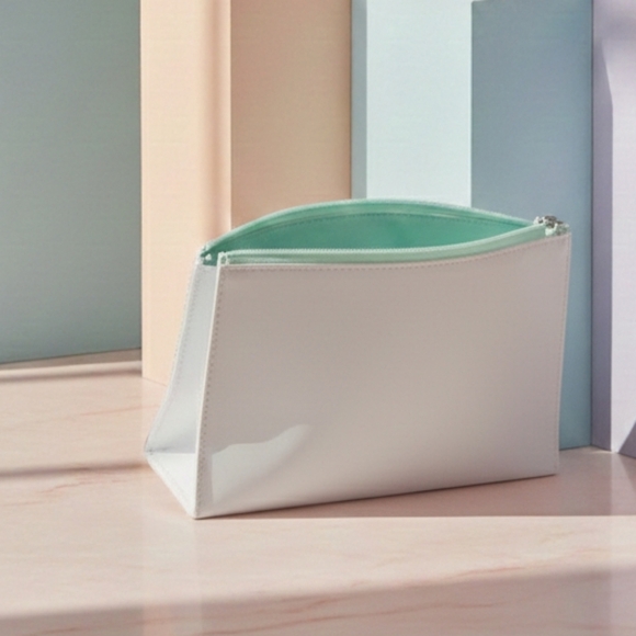 Sparkling Pouch with Silver Eyelash Enhansing Clinique - New ! - Picture 4 of 4